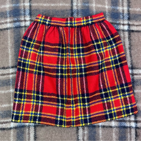 VINTAGE RED PLAID MINI SKIRT WAIST 11.5’’ LENGTH 17’’ - Picture 4 of 13